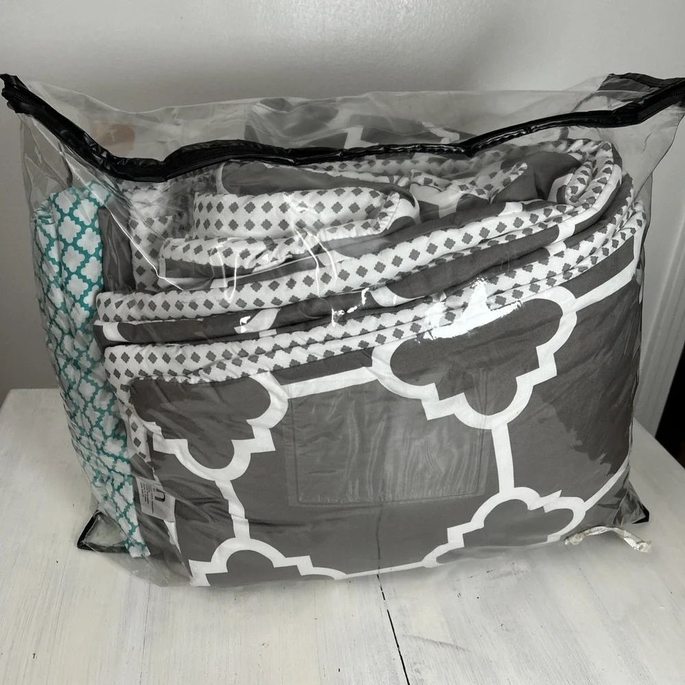 Home Expressions Twin Reversible Comforter Set Gray Jersey 1416